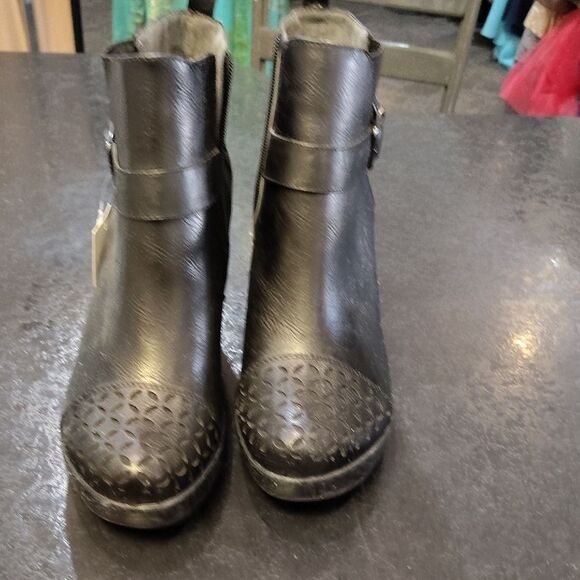 Jambu Black Heeled Boots with Chunky Heel and Decorative Strap - Picture 3 of 6